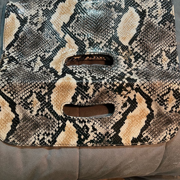 Snake Print Clutch - Picture 4 of 5